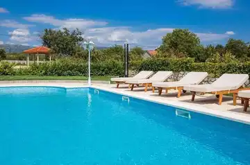 Ružić Villa for Up to 10 Guests