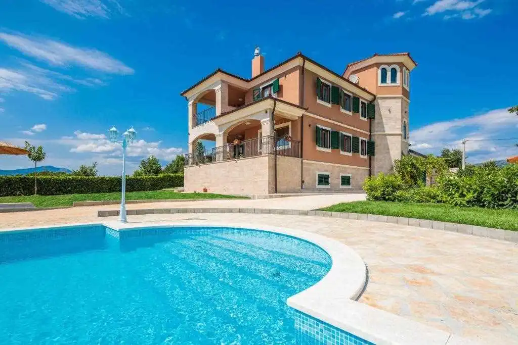 Ružić Villa for Up to 10 Guests