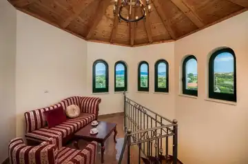 Ružić Villa for Up to 10 Guests