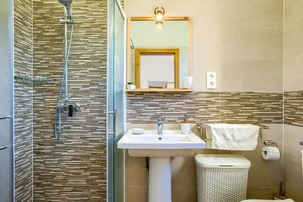 Ružić Villa for Up to 10 Guests