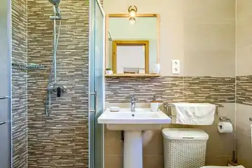 Ružić Villa for Up to 10 Guests