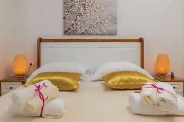 Ružić Villa for Up to 10 Guests