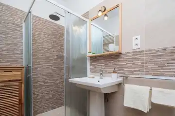 Ružić Villa for Up to 10 Guests