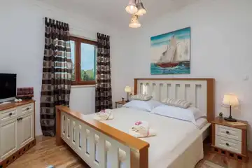 Ružić Villa for Up to 10 Guests