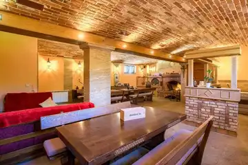 Ružić Villa for Up to 10 Guests