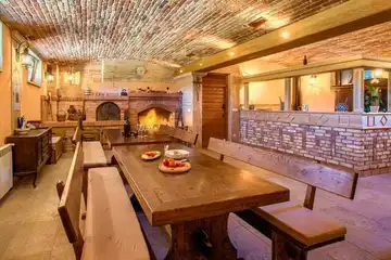 Ružić Villa for Up to 10 Guests