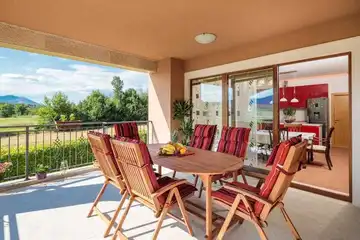 Ružić Villa for Up to 10 Guests