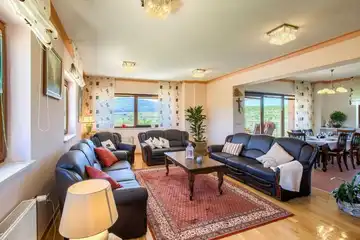 Ružić Villa for Up to 10 Guests