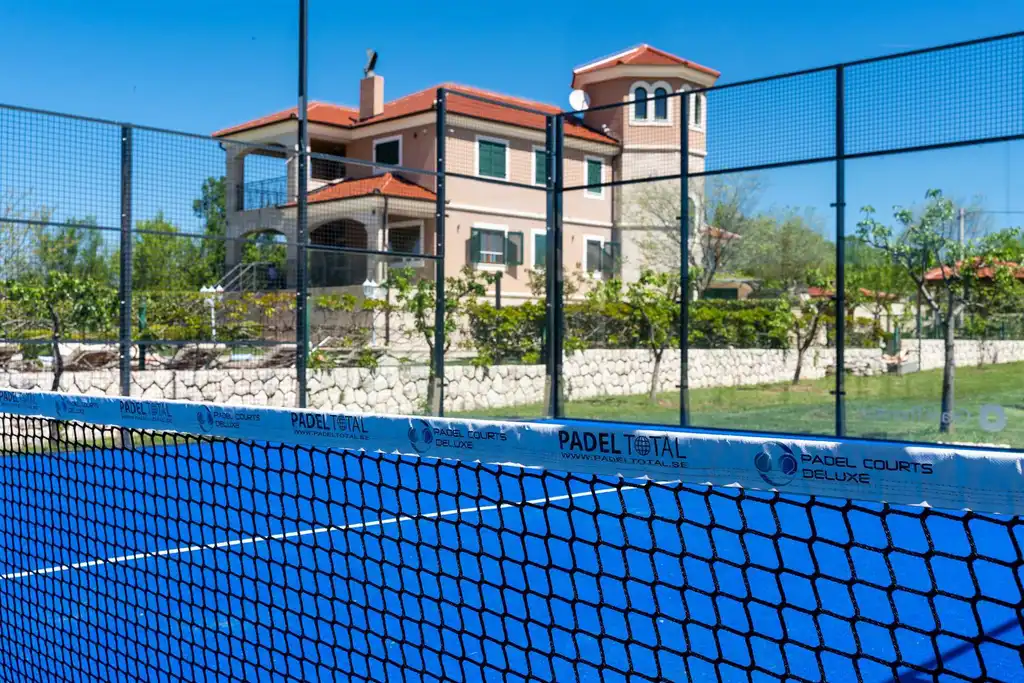 Ružić Villa for Up to 10 Guests