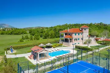 Ružić Villa for Up to 10 Guests