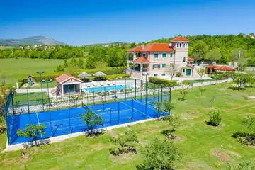 Ružić Villa for Up to 10 Guests