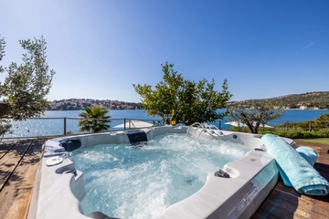 3-Bedroom Villa with Private Heated Pool in Zatoglav