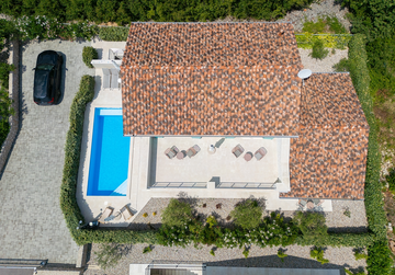 Barrier-Free 3-Bedroom Villa with Heated Pool, Rasopasno