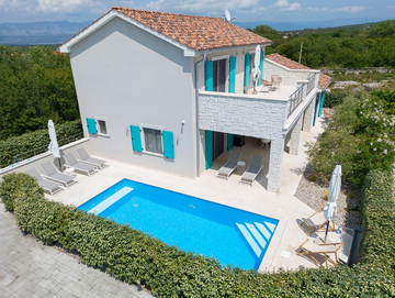Barrier-Free 3-Bedroom Villa with Heated Pool, Rasopasno
