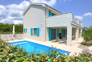 Barrier-Free 3-Bedroom Villa with Heated Pool, Rasopasno