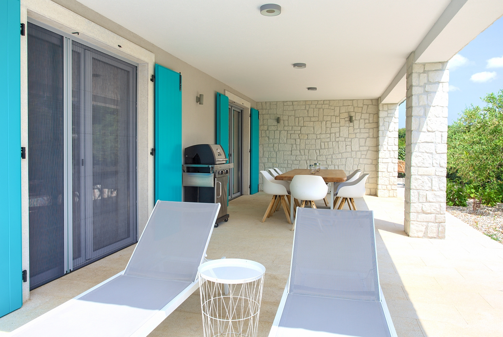 Barrier-Free 3-Bedroom Villa with Heated Pool, Rasopasno