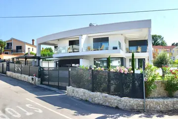 Villa in Vantačići (Krk) with Heated Pool