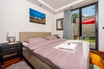 Malinska Apartment for Up to 5 Guests with Terraces