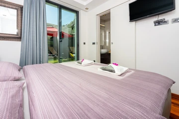 Malinska Apartment for Up to 5 Guests with Terraces