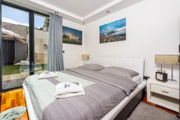 Malinska Apartment for Up to 5 Guests with Terraces