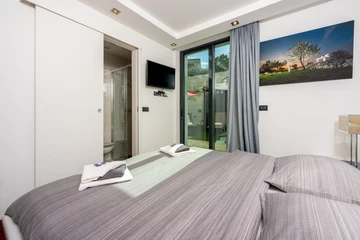 Malinska Apartment for Up to 5 Guests with Terraces