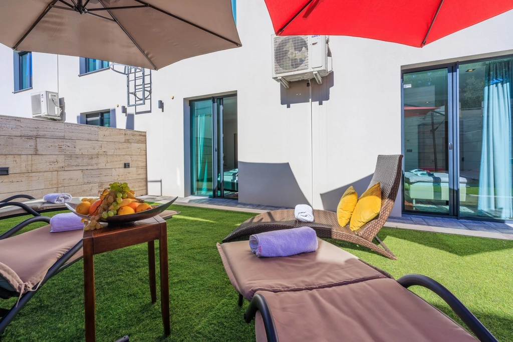 Malinska Apartment for Up to 5 Guests with Terraces