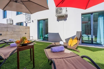 Malinska Apartment for Up to 5 Guests with Terraces