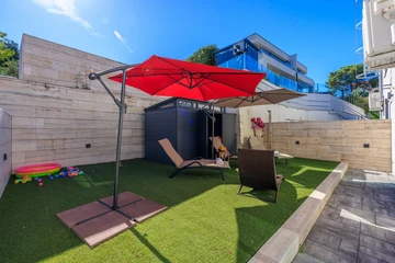 Malinska Apartment for Up to 5 Guests with Terraces