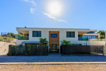 Malinska Apartment for Up to 5 Guests with Terraces
