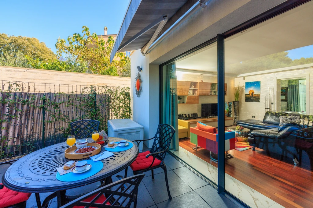 Malinska Apartment for Up to 5 Guests with Terraces