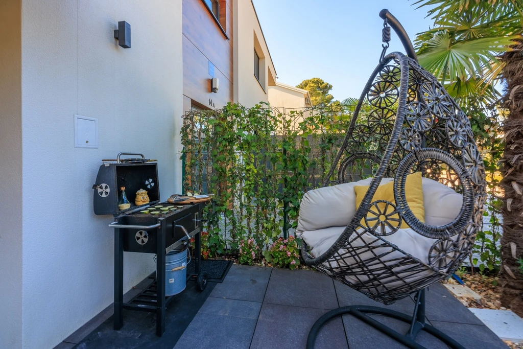 Malinska Apartment for Up to 5 Guests with Terraces