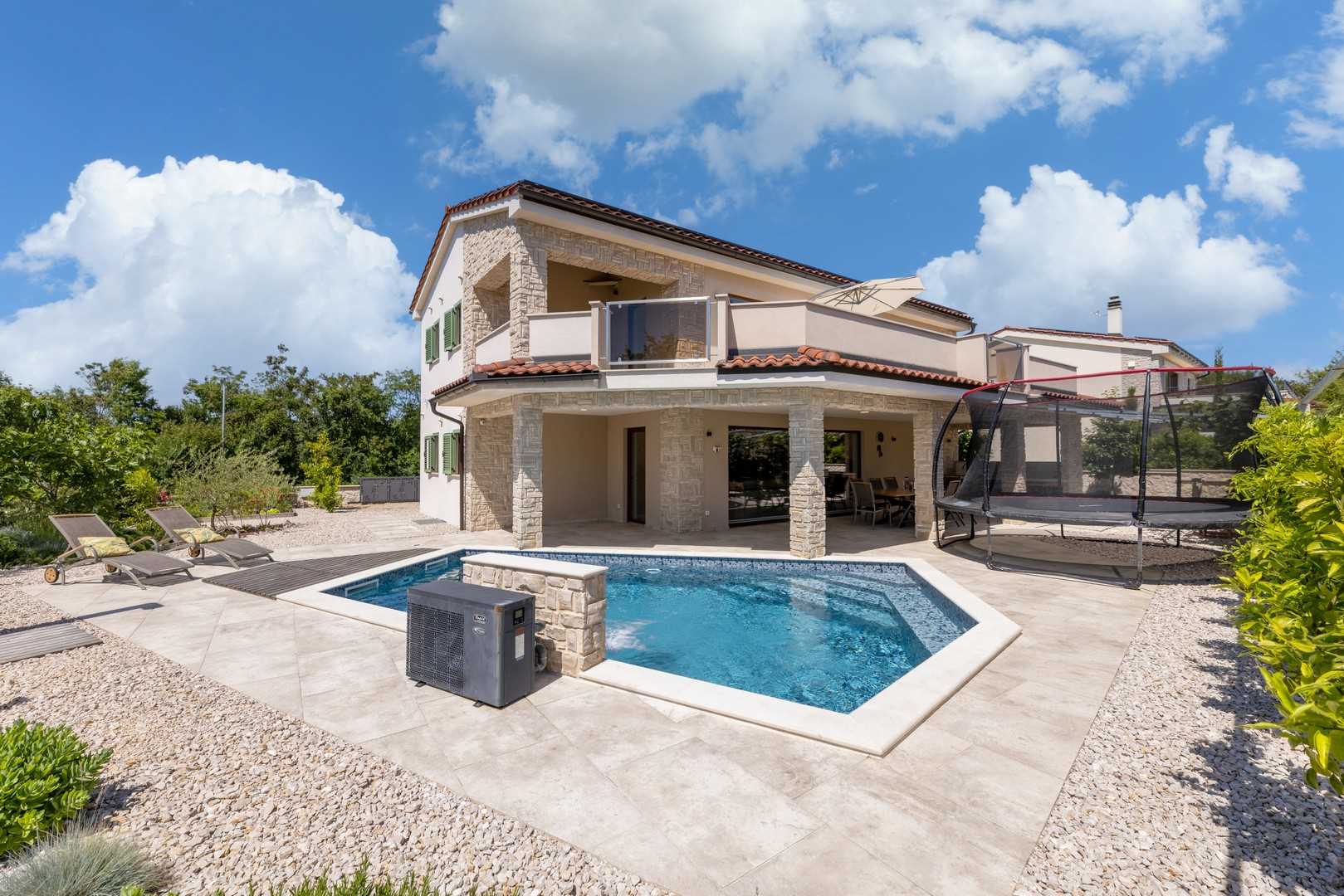 Villa Divina – Küstenvilla mit beheiztem Pool und Ladestation für Elektrofahrzeuge
