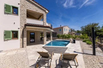 5-Bedroom Villa in Milohnići (Krk) for 10 Guests