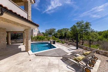 5-Bedroom Villa in Milohnići (Krk) for 10 Guests