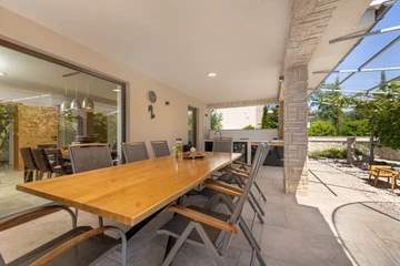 5-Bedroom Villa in Milohnići (Krk) for 10 Guests