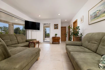 5-Bedroom Villa in Milohnići (Krk) for 10 Guests