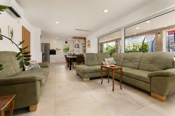 5-Bedroom Villa in Milohnići (Krk) for 10 Guests