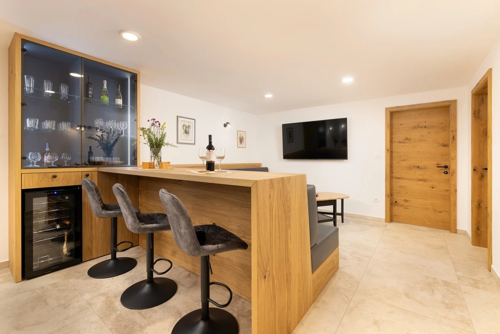 5-Bedroom Villa in Milohnići (Krk) for 10 Guests