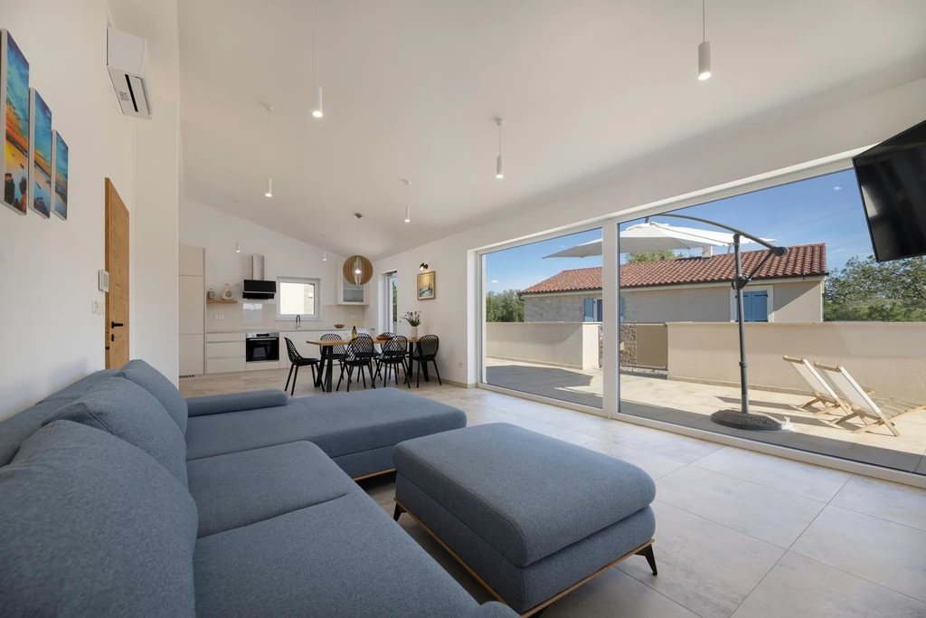 5-Bedroom Villa in Milohnići (Krk) for 10 Guests