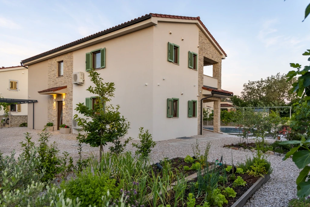 5-Bedroom Villa in Milohnići (Krk) for 10 Guests