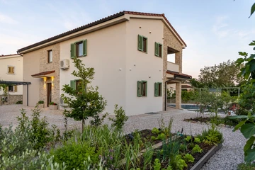 5-Bedroom Villa in Milohnići (Krk) for 10 Guests