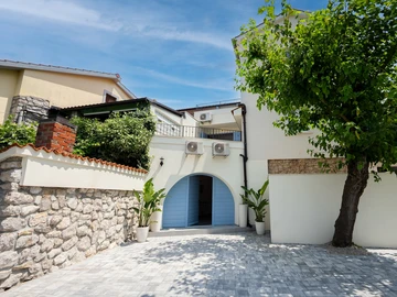 2-Bedroom Villa in Žgombići (Krk) for 6 Guests