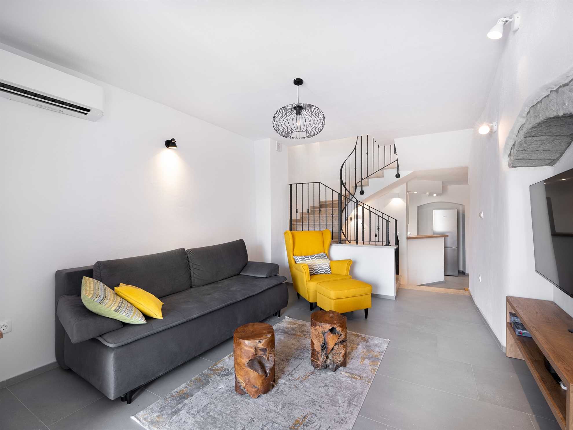 Villa Solaris z ogrevanim bazenom, savno ter letno kuhinjo