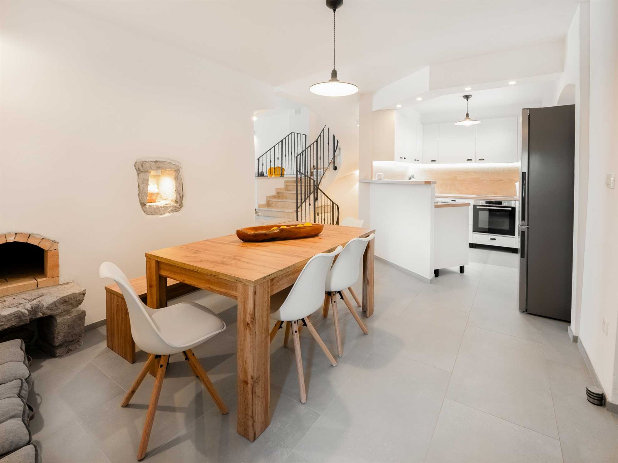 Villa Solaris z ogrevanim bazenom, savno ter letno kuhinjo