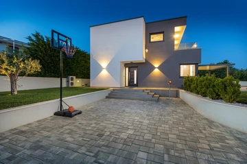 Villa with Saltwater Pool in Juršići