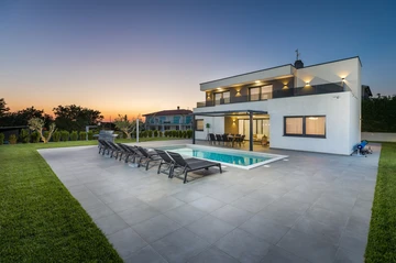 Villa with Saltwater Pool in Juršići