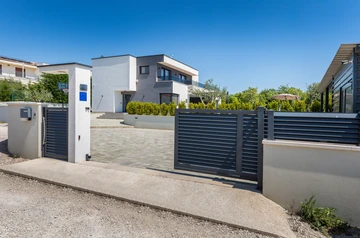 Villa with Saltwater Pool in Juršići