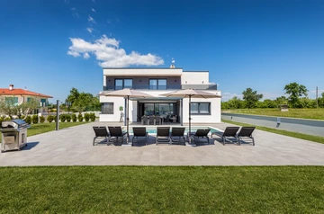 Villa with Saltwater Pool in Juršići