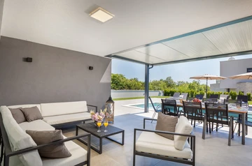 Villa with Saltwater Pool in Juršići