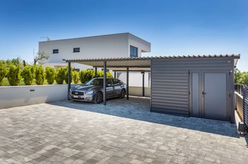 Villa with Saltwater Pool in Juršići
